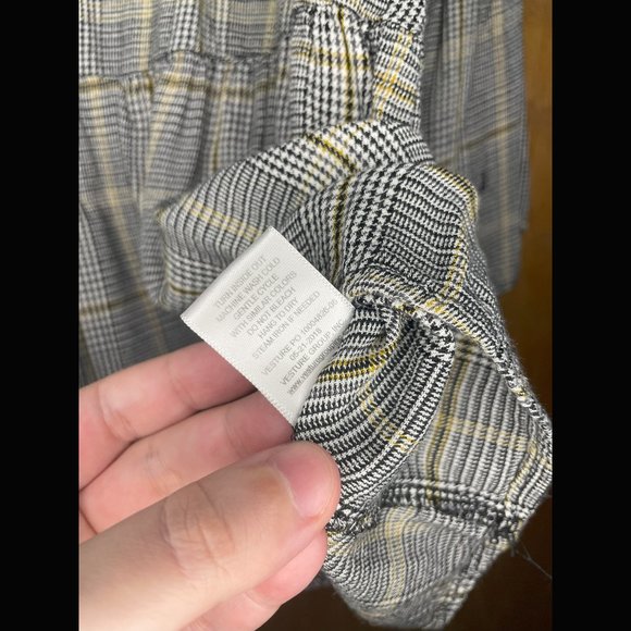 Chenault Relaxed Peplum Blouse With Embroidered Flowers Size L - Picture 7 of 7